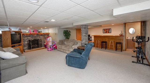 142 Emmet Dr, Chippewa Twp, PA 15010