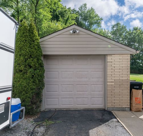 142 Emmet Dr, Chippewa Twp, PA 15010