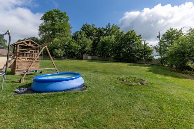 142 Emmet Dr, Chippewa Twp, PA 15010