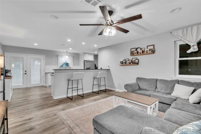 321 N Gilbert Avenue, Cleveland, OK 74020