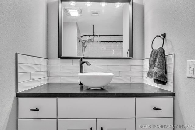 321 N Gilbert Avenue, Cleveland, OK 74020