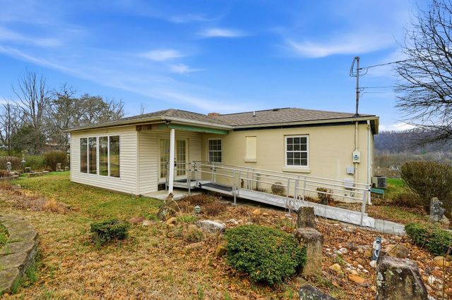 1125 W Main Street, Milton, WV 25541