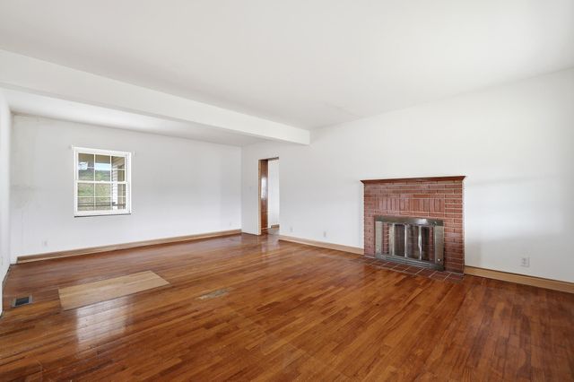 1125 W Main Street, Milton, WV 25541