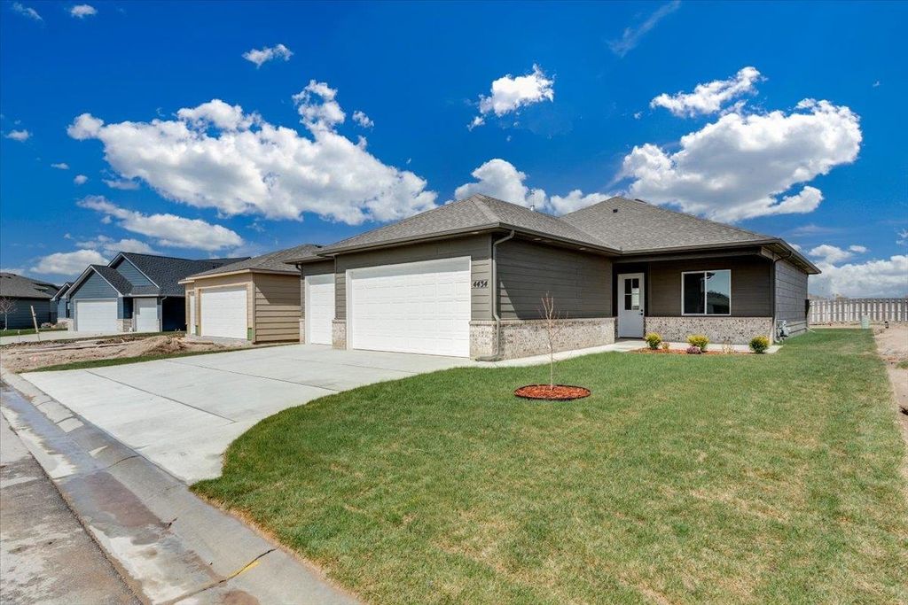 4434 N Sunny Ct, Wichita, KS 67205