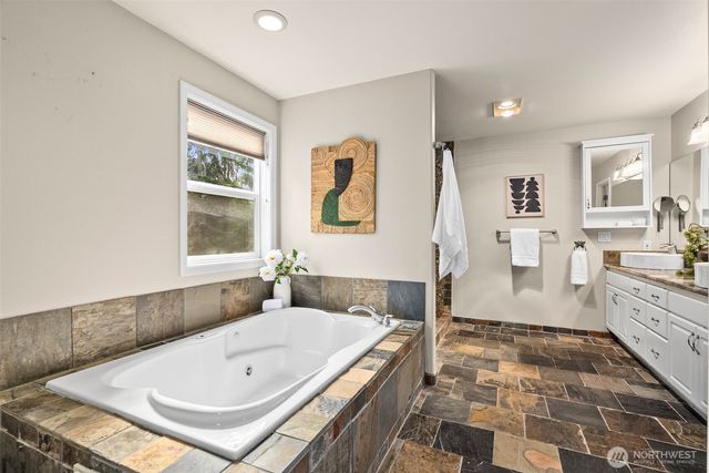 7139 NE Dolphin Drive, Bainbridge Island, WA 98110