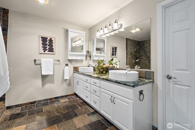 7139 NE Dolphin Drive, Bainbridge Island, WA 98110