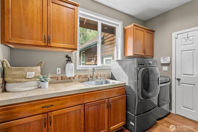 7139 NE Dolphin Drive, Bainbridge Island, WA 98110