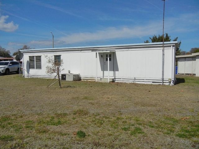 205 RUE DE PONT, Tavares, FL 32778