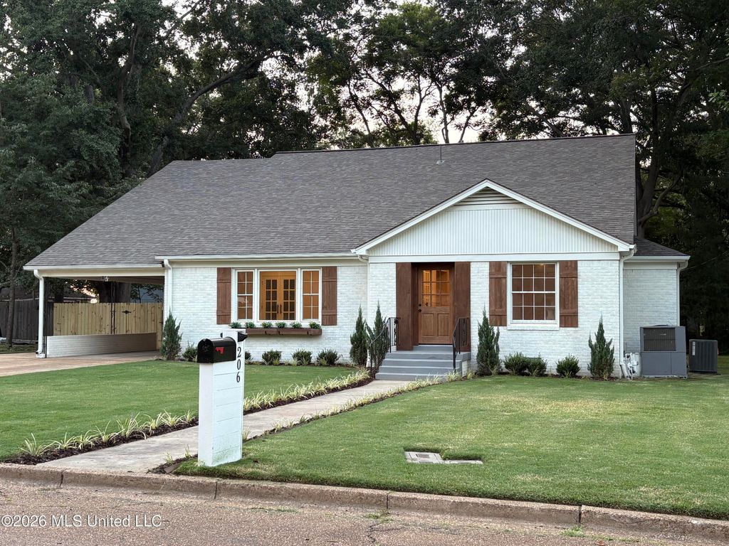 206 Bowden Street, Senatobia, MS 38668 — photo 3