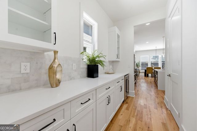 17 Lakeview Drive NE, Atlanta, GA 30317