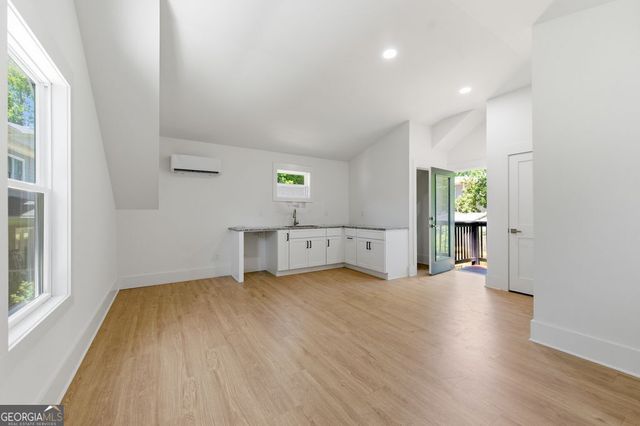 17 Lakeview Drive NE, Atlanta, GA 30317