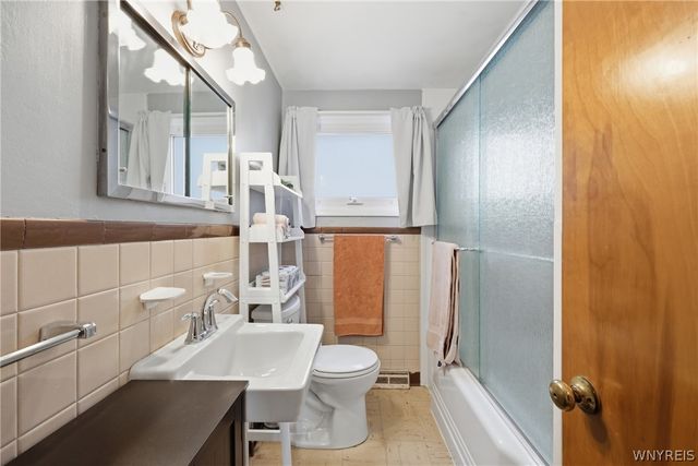 219 Burnside Drive, Tonawanda, NY 14150