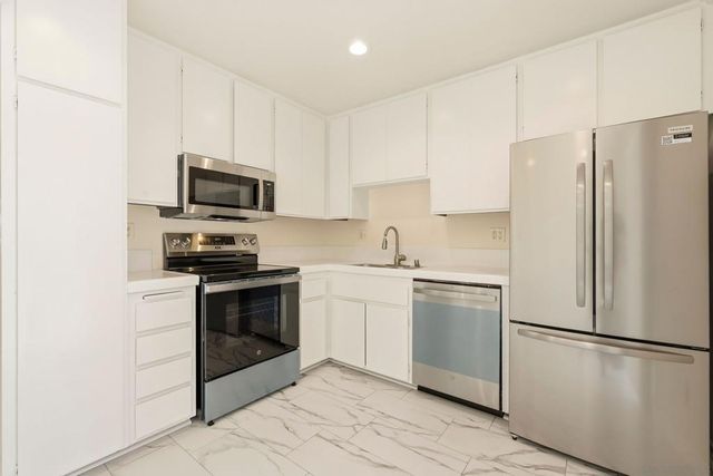 9289 Village Glen Dr. 118, San Diego, CA 92123