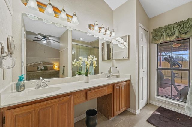 5115 Nocona Lane, Arlington, TX 76018