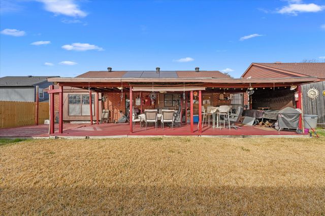 5115 Nocona Lane, Arlington, TX 76018