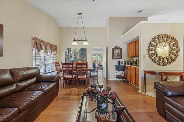 5115 Nocona Lane, Arlington, TX 76018