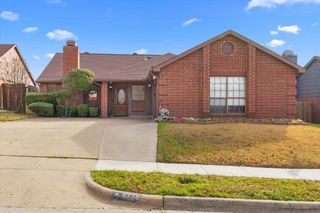 5115 Nocona Lane, Arlington, TX 76018
