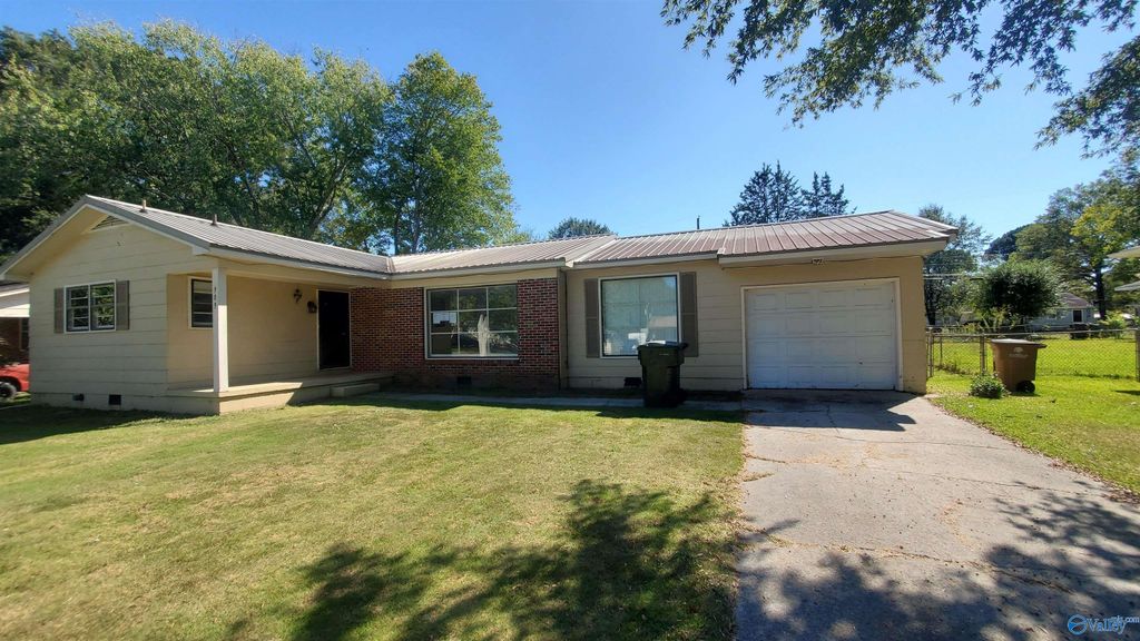 909 Edgewood Street SW, Decatur, AL 35601