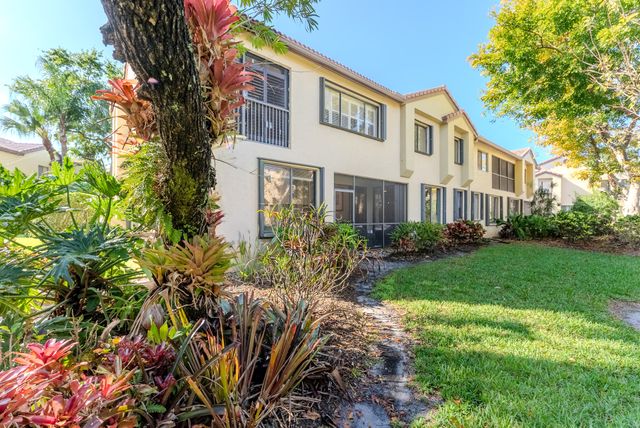 10527 NW 10th Street B-130, Plantation, FL 33322