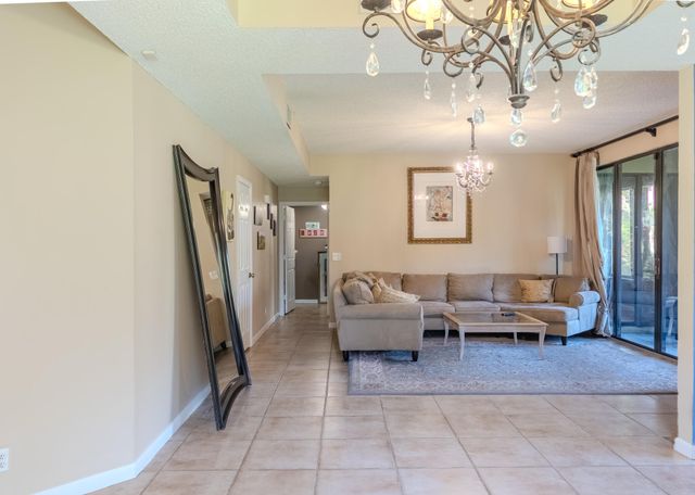 10527 NW 10th Street B-130, Plantation, FL 33322