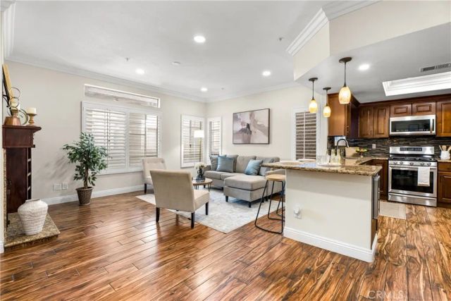 4561 Warner 203, Huntington Beach, CA 92649