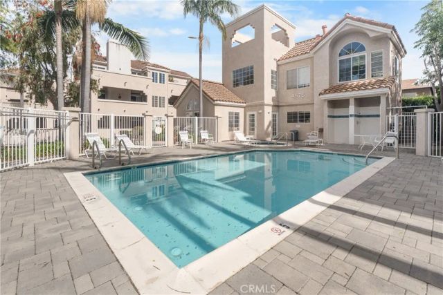 4561 Warner 203, Huntington Beach, CA 92649