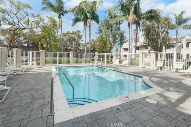 4561 Warner 203, Huntington Beach, CA 92649