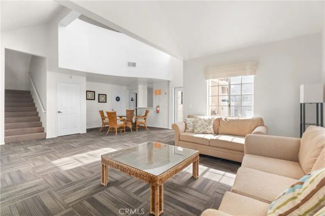 4561 Warner 203, Huntington Beach, CA 92649