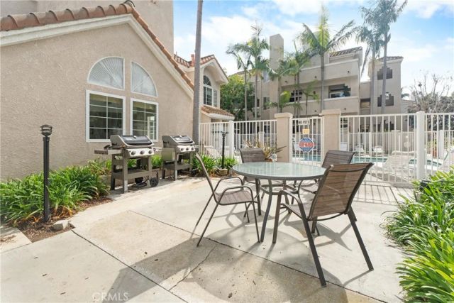 4561 Warner 203, Huntington Beach, CA 92649