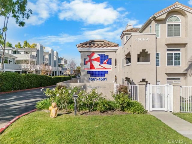 4561 Warner 203, Huntington Beach, CA 92649