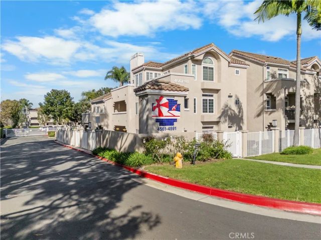 4561 Warner 203, Huntington Beach, CA 92649