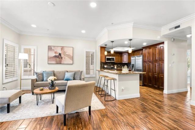 4561 Warner 203, Huntington Beach, CA 92649