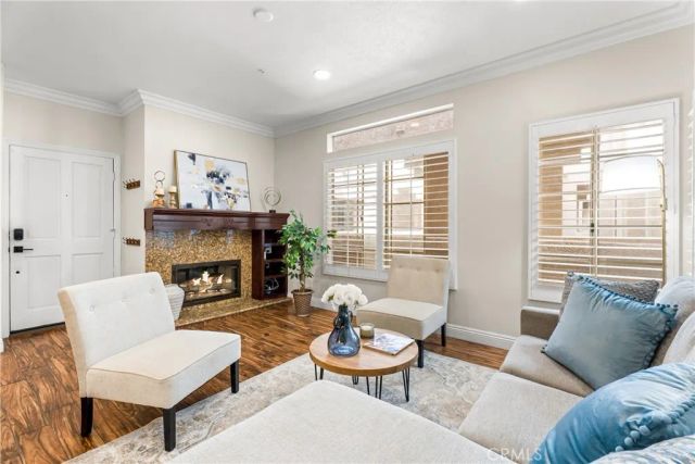 4561 Warner 203, Huntington Beach, CA 92649