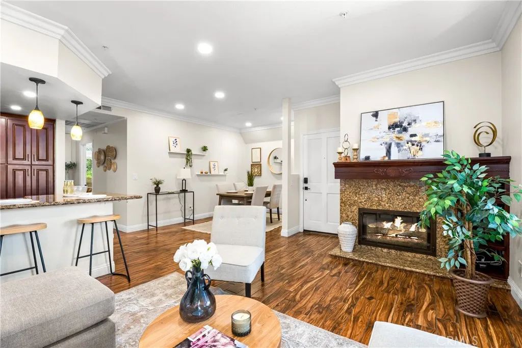 4561 Warner 203, Huntington Beach, CA 92649