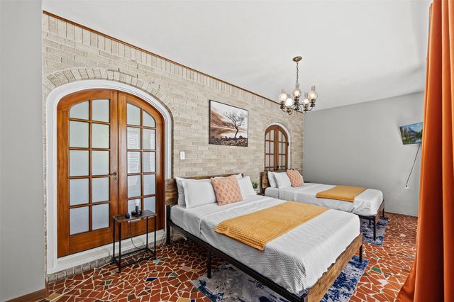 2512 Calumet Street, Houston, TX 77004