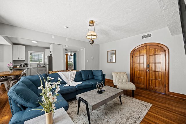 2512 Calumet Street, Houston, TX 77004