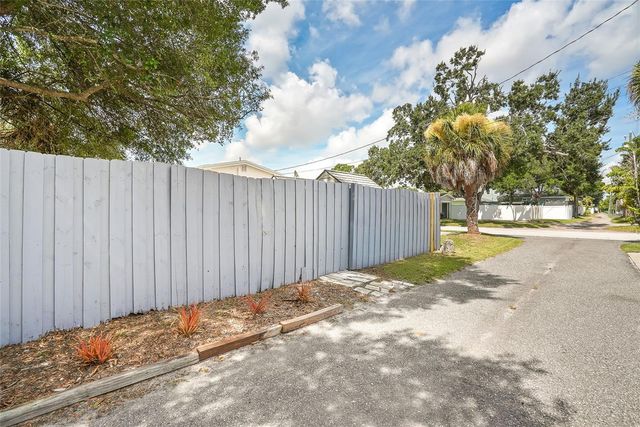 3801 LOCUST STREET NE, St Petersburg, FL 33703