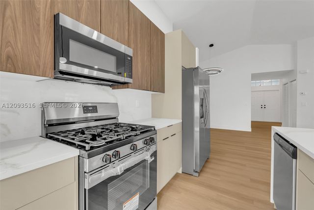 16 Gables Blvd, Weston, FL 33326