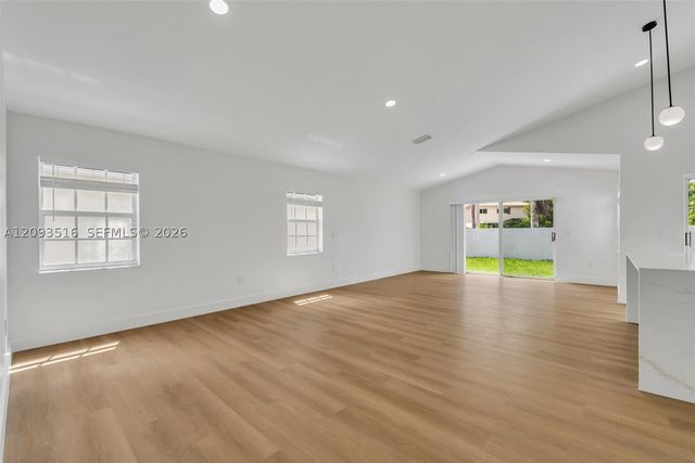16 Gables Blvd, Weston, FL 33326