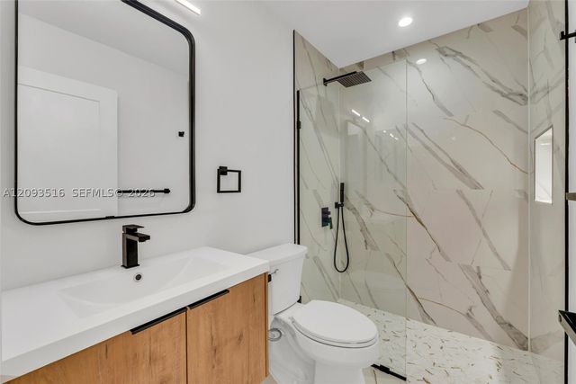 16 Gables Blvd, Weston, FL 33326