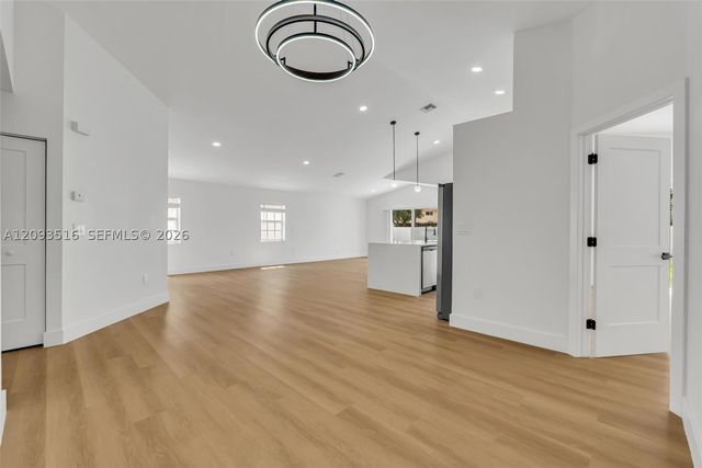 16 Gables Blvd, Weston, FL 33326
