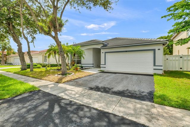 16 Gables Blvd, Weston, FL 33326