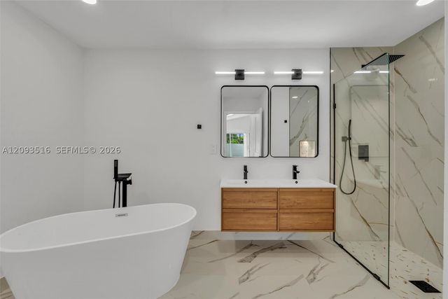 16 Gables Blvd, Weston, FL 33326