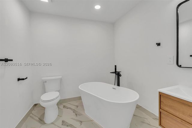 16 Gables Blvd, Weston, FL 33326