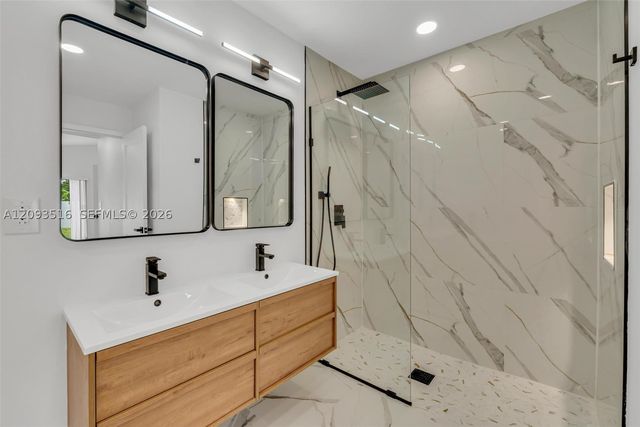 16 Gables Blvd, Weston, FL 33326