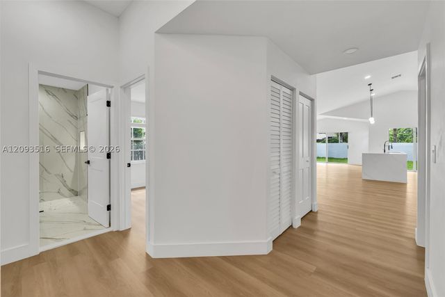 16 Gables Blvd, Weston, FL 33326