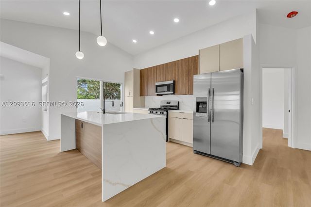 16 Gables Blvd, Weston, FL 33326