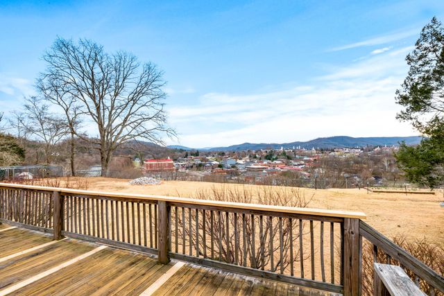 110 Locklin Drive, Williamsburg, KY 40769