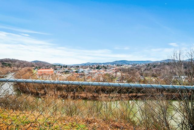 110 Locklin Drive, Williamsburg, KY 40769