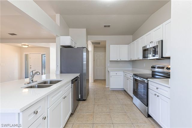 1313 NE 12th PL, Cape Coral, FL 33909